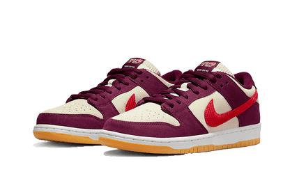 sb-dunk-low-skate-like-a-girl-bordeaux-basketsold