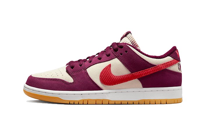 sb-dunk-low-skate-like-a-girl-bordeaux-basketsold