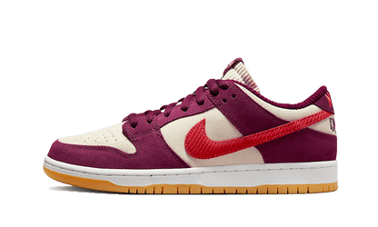 sb-dunk-low-skate-like-a-girl-bordeaux-basketsold