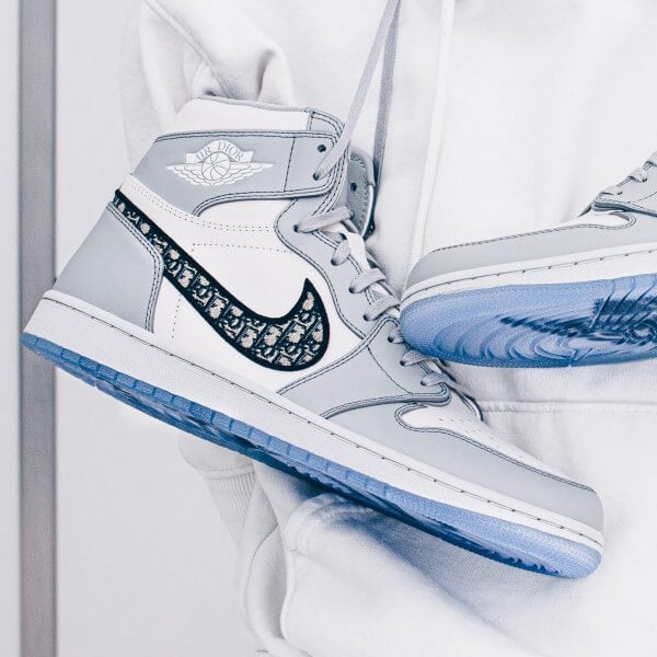 air-jordan-1-high-dior-basketsold