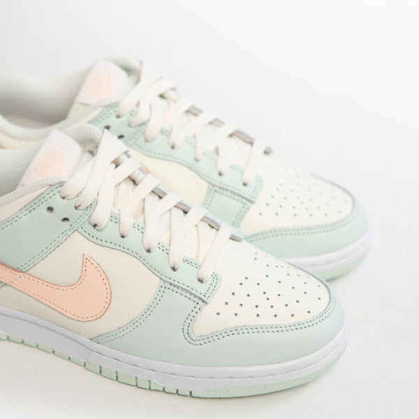 dunk-low-barely-green-basketsold