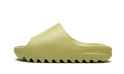 yeezy-slide-resin-first-release-basketsold