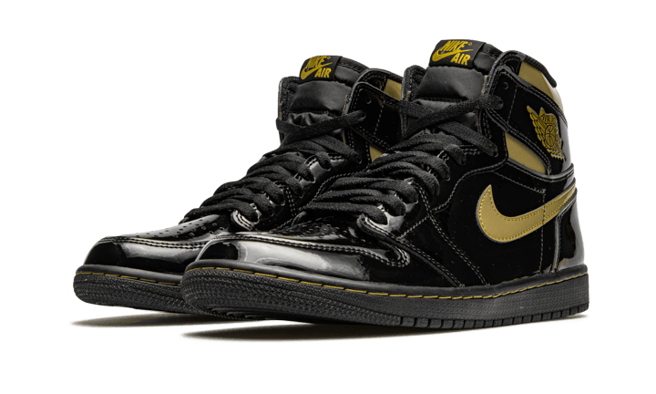 air-jordan-1-high-black-metallic-gold-basketsold