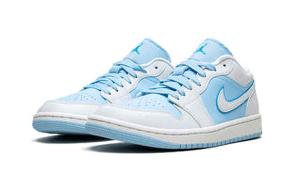 air-jordan-1-low-se-reverse-ice-blue-basketsold