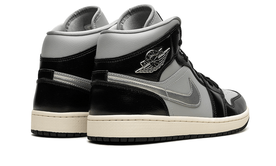 air-jordan-1-mid-black-chrome-basketsold