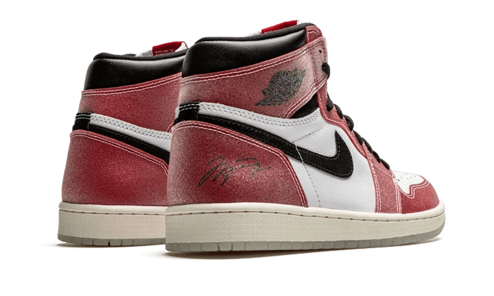 air-jordan-1-retro-high-trophy-room-chicago-friends--family-basketsold