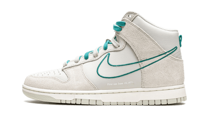 dunk-high-first-use-light-bone-green-noise-basketsold