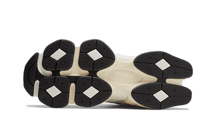 9060-white-black-basketsold