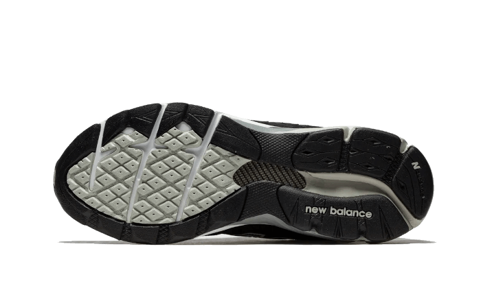 990-v3-black-white-basketsold