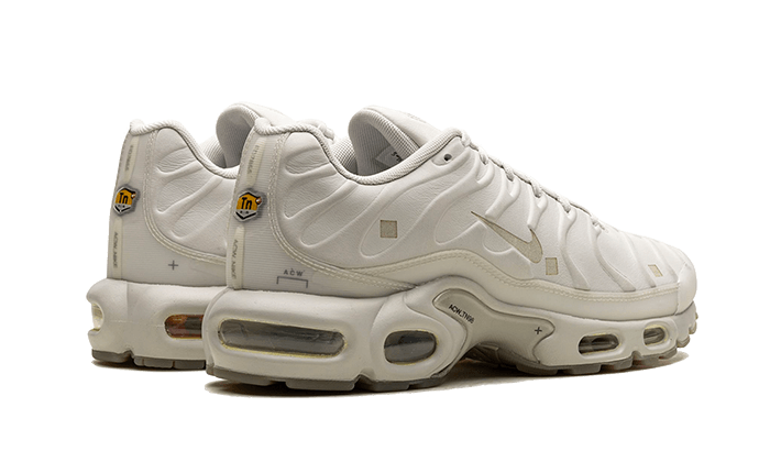 air-max-plus-a-cold-wall-platinum-tint-basketsold