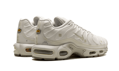 air-max-plus-a-cold-wall-platinum-tint-basketsold