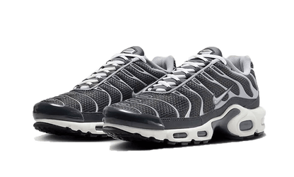 air-max-plus-se-greyscale-cool-grey-basketsold