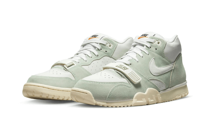 air-trainer-1-enamel-green-basketsold