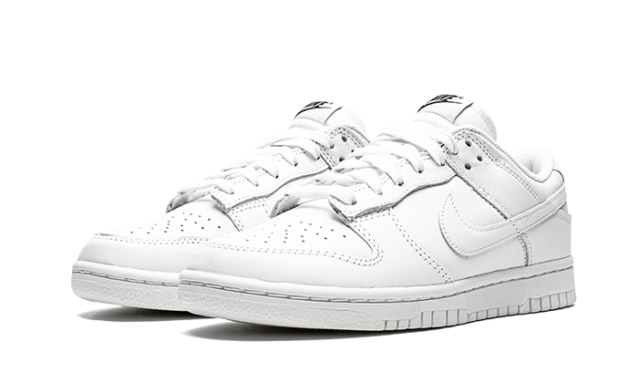 dunk-low-triple-white-2021-basketsold