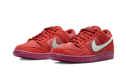 sb-dunk-low-mystic-red-basketsold