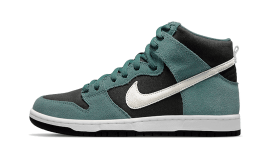 nike-sb-dunk-high-green-suede-basketsold