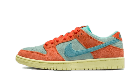 sb-dunk-low-orange-emerald-rise-basketsold