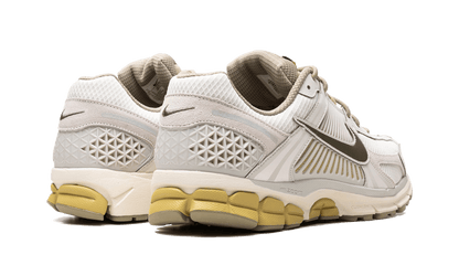 zoom-vomero-5-light-bone-medium-olive-basketsold