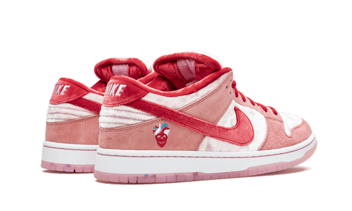 sb-dunk-low-strangelove-basketsold