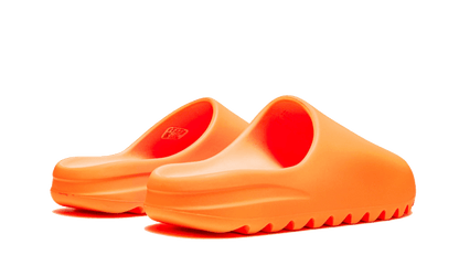 yeezy-slide-enflame-orange-basketsold